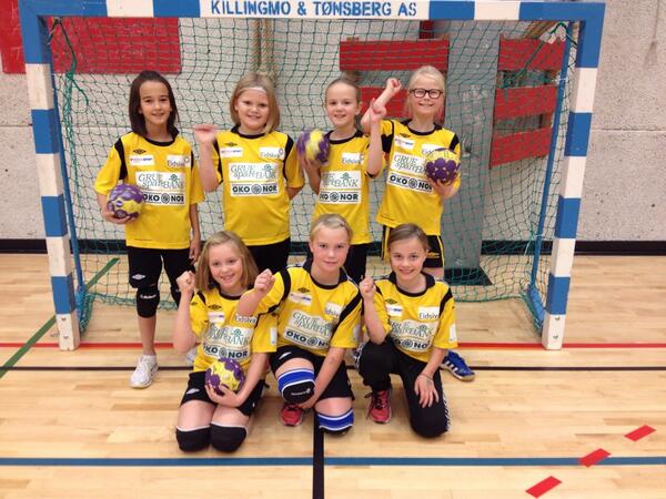 #isbjørnkøpp i Brumunddal i hele dag, Hof J09 er i gang med sine kamper