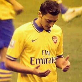 Nah @rahmadgomu , ozil lg doa'in kau :)