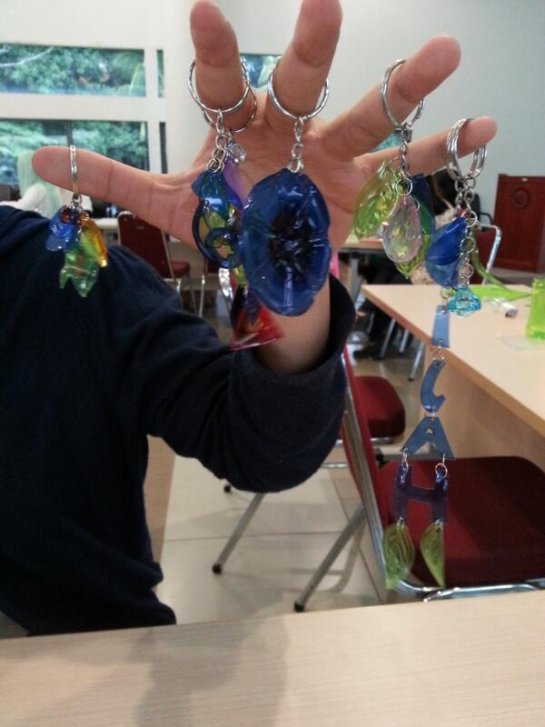 GSBFKGUI's tweet image. Ini dia sebagian dri karya tmn2 workshop. Gantungan kuncinya lucu2 yaah #loveearth