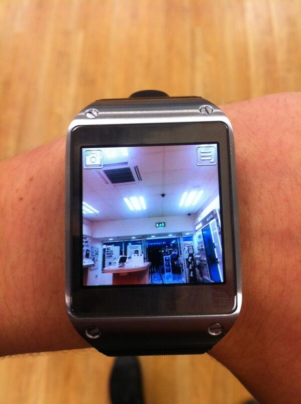 kailanphillips's tweet image. Wearing a Samsung watch I can take photos and make calls with. #spykid