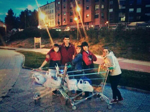 EvaCalvo3's tweet image. @ChikyFumaFlores. @TaniiaBruja @itael2. @Fermechitas @ElisaMaraca_DP. Jajaja