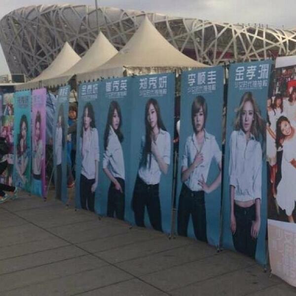 [PIC][18-10-2013]SNSD khởi hành đi Bắc Kinh để tham gia "SMTOWN Live World Tour III in Beijing" vào chiều nay BW7snM7CAAAt6r9