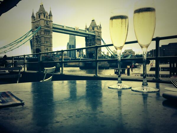 SummersDaryl's tweet photo. Champagne breakfast in the city @CKing316 http://t.co/4voQC0nnM2