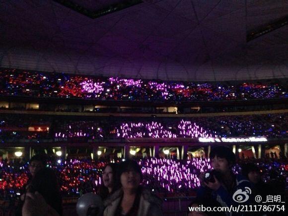 [PIC][18-10-2013]SNSD khởi hành đi Bắc Kinh để tham gia "SMTOWN Live World Tour III in Beijing" vào chiều nay BW7wWBTCYAAcCIs