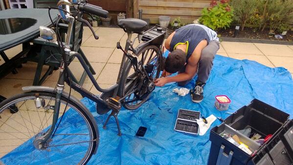 VrenckenJan's tweet photo. Moment van de dag; wouter heeft een spartamet gekocht.  Trots op hem.Eerst "reviseren". Toet, brrrm, brrm http://t.co/DzixpIYUDa
