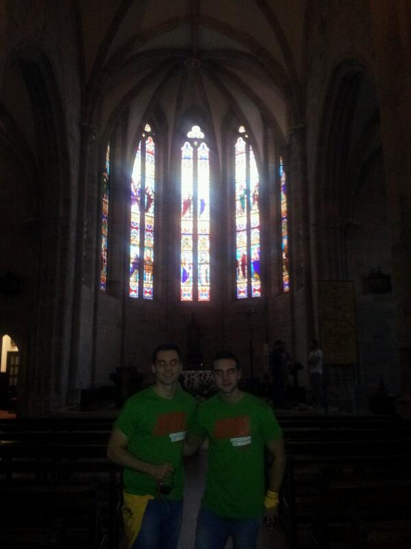 ikernava's tweet photo. Rezando como un buen salesiano con @hectorbalma http://t.co/bZ8qqkFuzJ