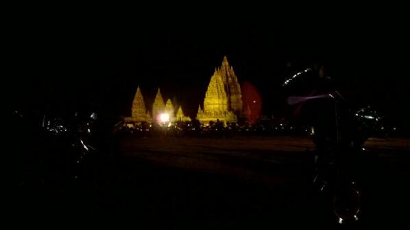 Candi prambanan at night #jamnasHTCI-X myloc.me/rZ0Jc