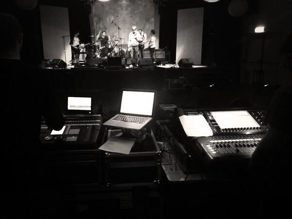 Lambshade's tweet photo. Soundchecking http://t.co/OMa7g5iAhj