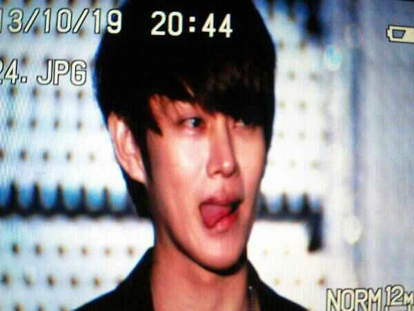 [131019] Heechulstill doing fanservice even though he was crying (cr:芃小芃)