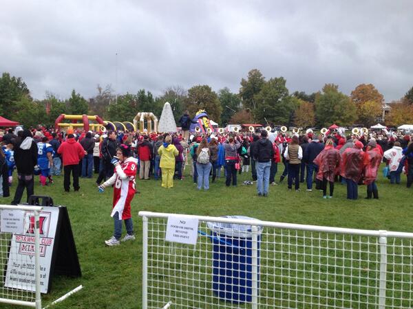 ColemanBarnes's tweet photo. Many thanks to the @MiamiRedHawks faithful braving the weather! #LoveAndHonor http://t.co/QDKVCKeNZB