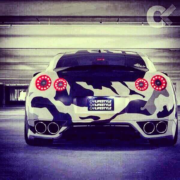 RandomFeitenn's tweet image. Vette auto