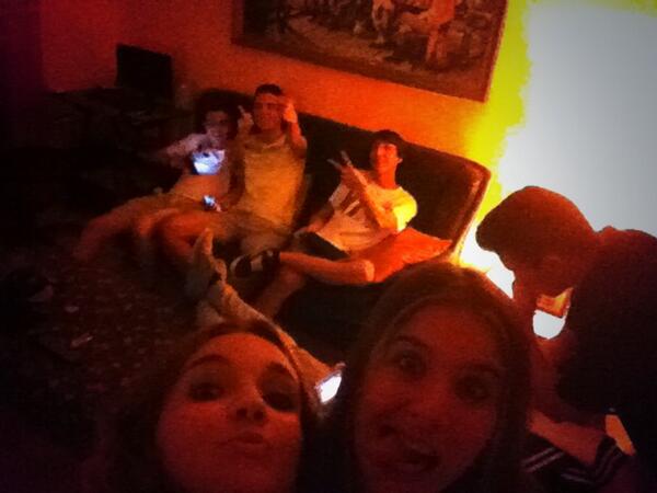 nuriab4's tweet image. Peli con los guapos d foios