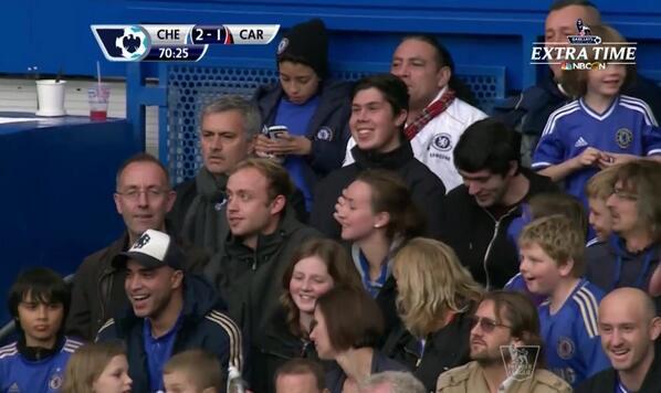 BW9AFGoCQAAB51Y Fan takes selfie with Jose Mourinho in the stands during Chelsea 4   Cardiff 1