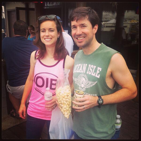 Charsanity's tweet image. This is happening... In public...