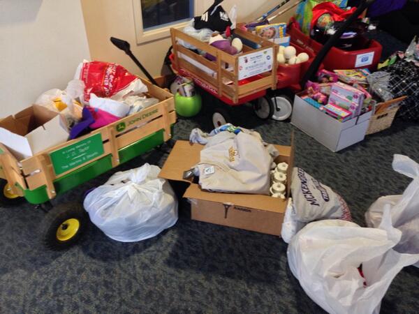 qusaac's tweet photo. At Peyton Manning Children's Hospital in Indianapolis to surprise the kids with all sorts of good stuff! #GLVCSAAC http://t.co/j39jSJ9dJp
