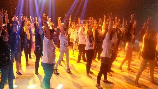 SMASHBLAST13jkt's tweet image. KOMPAK!!~RT @Cmarsha_RNZ: Anak2 SB yang tadii GR #SBflashmob angkat damaii euy ;D suksess ah buat besok =)