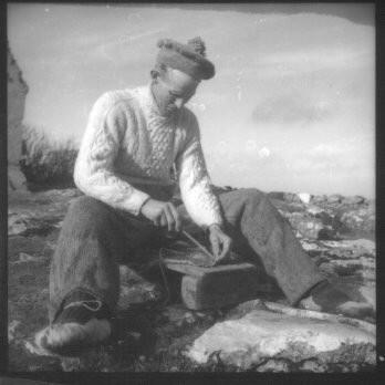 carosu's tweet photo. Is it cultural appropriation if non Irish people wear Aran jumpers? #yecanfreezemainlanders http://t.co/bEi9RjEv1i
