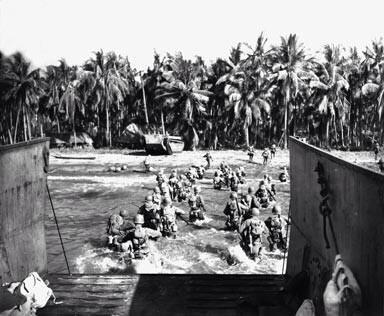 WW2Photos's tweet photo. American troops land on a Japanese beach in the Pacific #ww2 #war #american #beach http://t.co/DrN640K3Gy