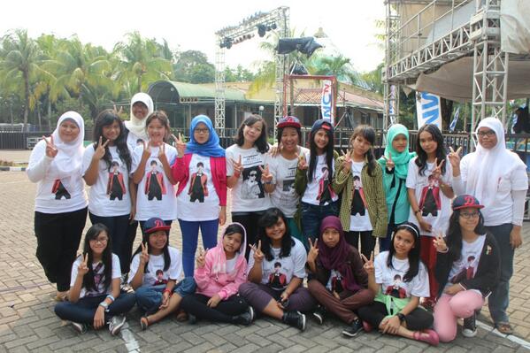 Vikaauliaa's tweet image. RT @nadiraFsahara "@pol1e: #FD setelah GR #SBflashmob =) #semangattt http://t.co/4HrtFh6GlX"