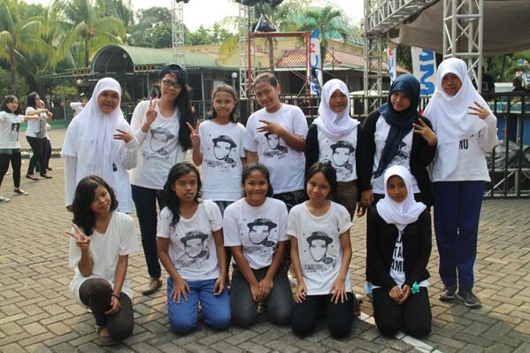 assqiii's tweet image. Yosh! @mrezanugrah RT @pol1e: #RA setelah GR #SBflashmob =) #semangattt