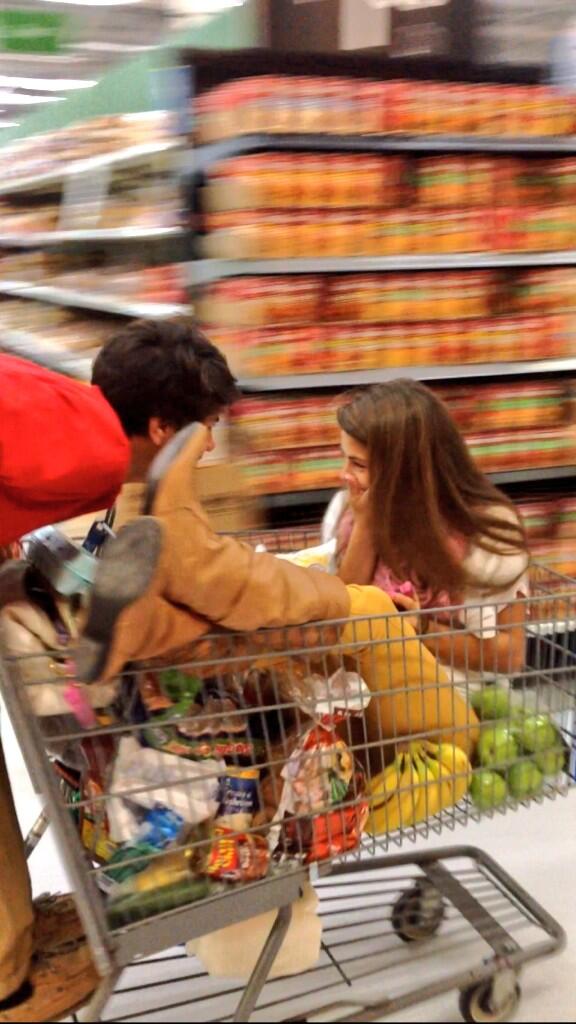 naomi_elise10's tweet image. we&apos;re not allowed in public #siblingfun