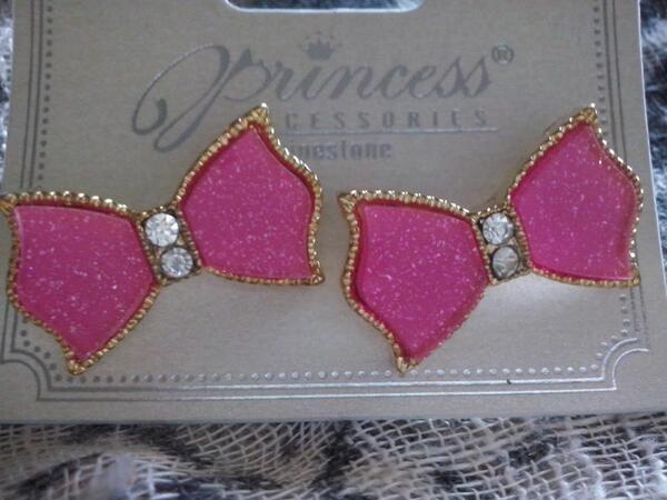 AcceSerrato's tweet photo. Aretes rosas en forma de moño a solo $70 pesos @pnegras @MpioPNegras http://t.co/uz9o3JcUvA