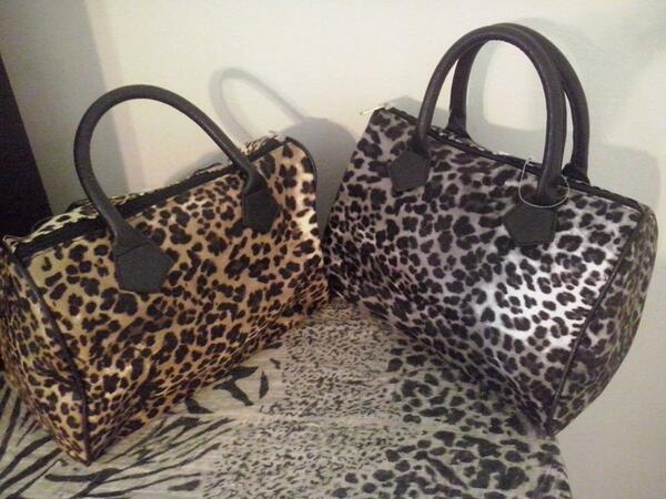 AcceSerrato's tweet photo. Bolsas de Animal print a solo $200 pesos c/u  en @pnegras @MpioPNegras http://t.co/IYIYXyBSuq