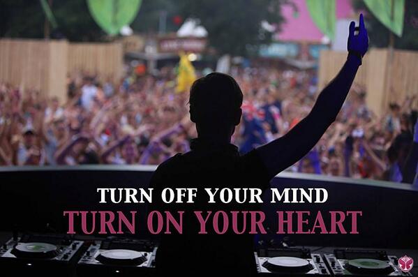 robertocarot19's tweet photo. Apaga tu mente... enciente tu corazón #Tomorrowland http://t.co/LlQ3ThX75w"