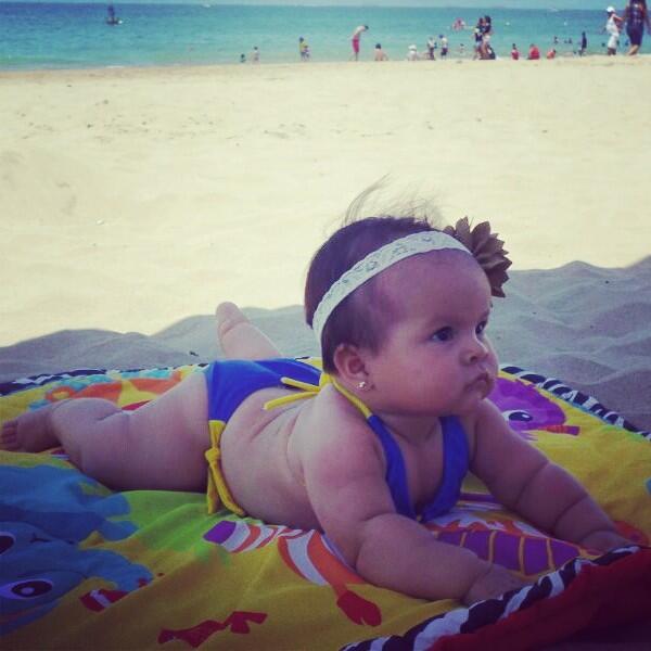 jorgeherediatv's tweet photo. Mi sobrina Sury! Hermosa.. con la tanga que le trajo el tio de Brazil jejee.... bella mi sirena gordita! http://t.co/Y7McFmiI4P