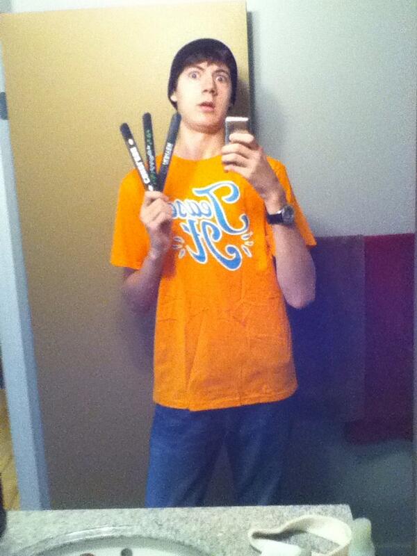 Shaun4Bell's tweet image. Finally got my order! @RoosterTeeth @AchievementHunt  #teaseit #peoplelikegrapes #cakeless #letsplay