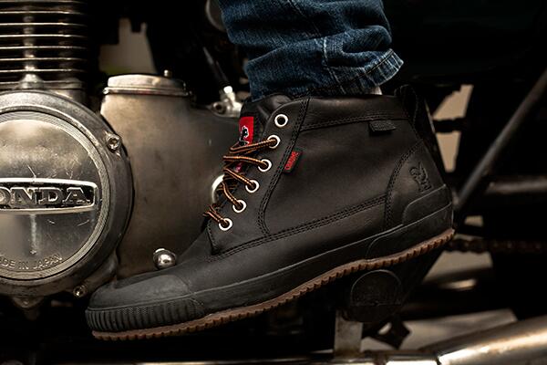 Keep those toesies warm and dry with <a href="/Chrome_Ind/">Chrome Industries</a>'s Storm 415 Work Boot in black leather! Photo by Jason Finn