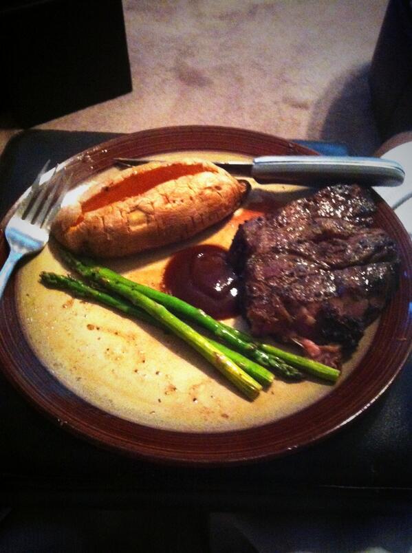 DDSLegin's tweet image. All in all I'm rewarding myself! #steaklyfe