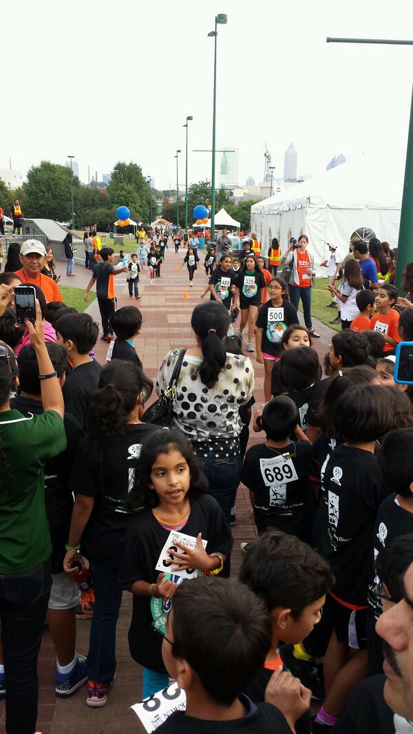 mustaqq's tweet image. 1k runners #pwalk #partnershipsinaction #akf