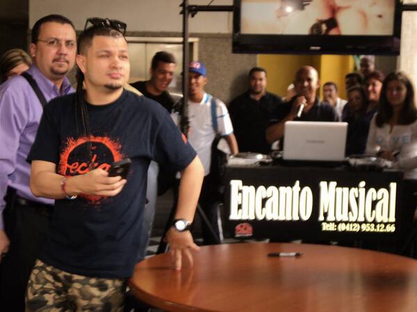 Dj_ArnaldoM's tweet photo. @encantodj @dj_mister_brian @LACIMA96 @jowell1 @Randynotaloca #EncantoMusical http://t.co/evSecMfOcQ