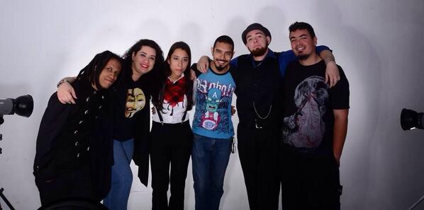 TheRevCreative's tweet image. Junto a la banda @daidaloscaracas en su sesión promocional II