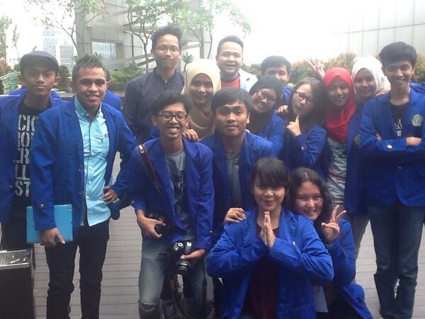 arkiiw's tweet photo. wow @KehumasanFikom kapan nih ? RT @netmedia_info : #NETVisit teman teman kampus Unikom Bandung datang ke kantor NET. http://t.co/Qi3TBc5FY5