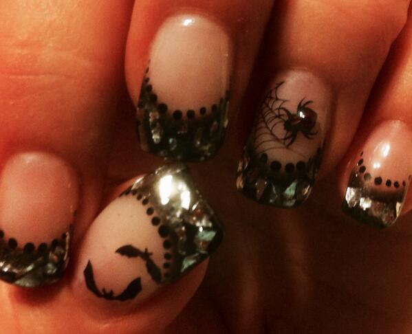 KFerbey's tweet photo. Spiders and bats! http://t.co/W5i4zpYwSx