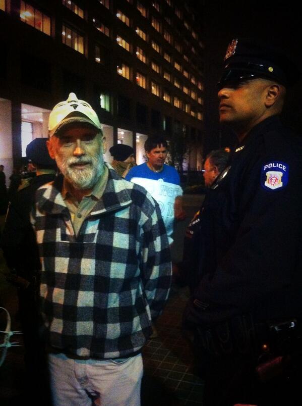 Veterans Arrested at Vietnam Memorial During their Vigil for Fallen Comrades  BWBXl9wIgAAEpM4