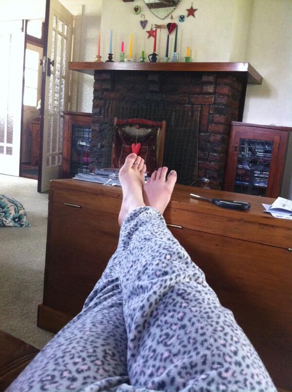 LucyEllizabeth's tweet photo. #feet hahaha ✌️ http://t.co/HnqgOLwYJ5