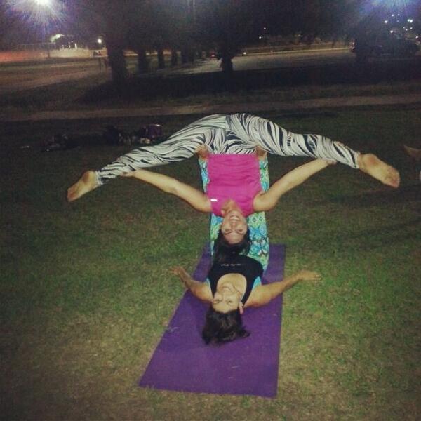 poledancepzo's tweet photo. Ejercitando con acroyoga y las chicas!! http://t.co/JDCCzMEXIH