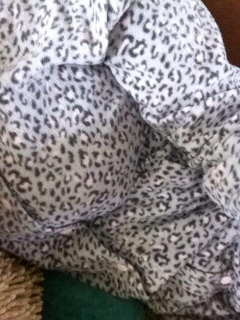 LucyEllizabeth's tweet photo. Onesie life ✌️👌 #yo http://t.co/O6mlPwUDrO