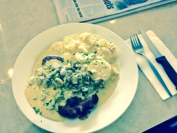 Omg it's THE BEST schnitzel I'll ever have. People, come to Goulburn for this shit!