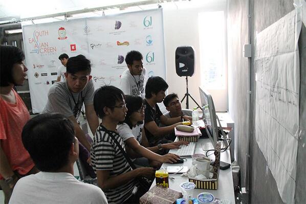 rizariri's tweet photo. “@makassarscreen: Suasana Production Workshop (Day 2), Final Post Production  #seascreen academy http://t.co/CJSCh7B1QG”