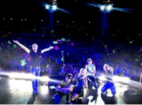 R5Family324's tweet image. RT for #FallinForYou