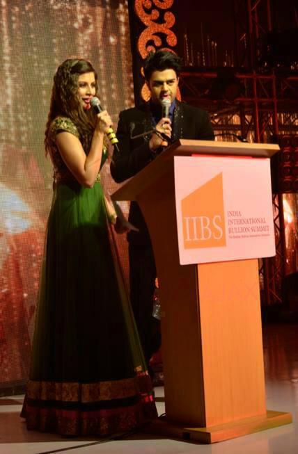 Karishma__FAN's tweet photo. "@karishmaFAN: The charming anchors @karishmakotak &amp; @ManishPaul03 entertaining da audience at #TheBBA #IIBSummit http://t.co/6jAyYF5Ub8"