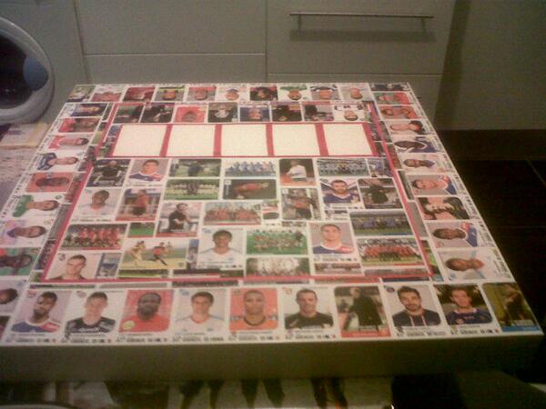 Faudrait que je bosse mon mémoire mais j'ai trouvé mieux a faire! #travauxmanuels #TablePoker #Panini