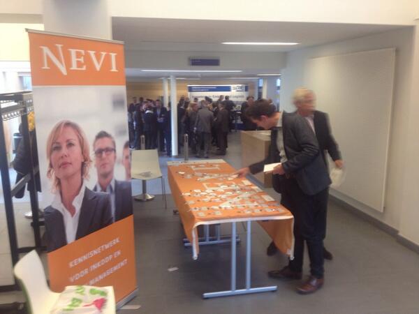 FrankRozemeijer's tweet photo. @NEVIKringZuid ontvangt samen met VIB en BME de deelnemers 3rd Euregio Purchasing Congres in de lobby van @umsbe http://t.co/DDxz0ZuKgd