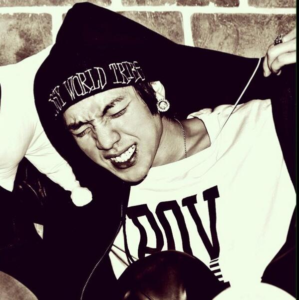 CClown6TH's tweet photo. 131008 Barom New Twitter Display Picture :-) http://t.co/7iP5aptU28