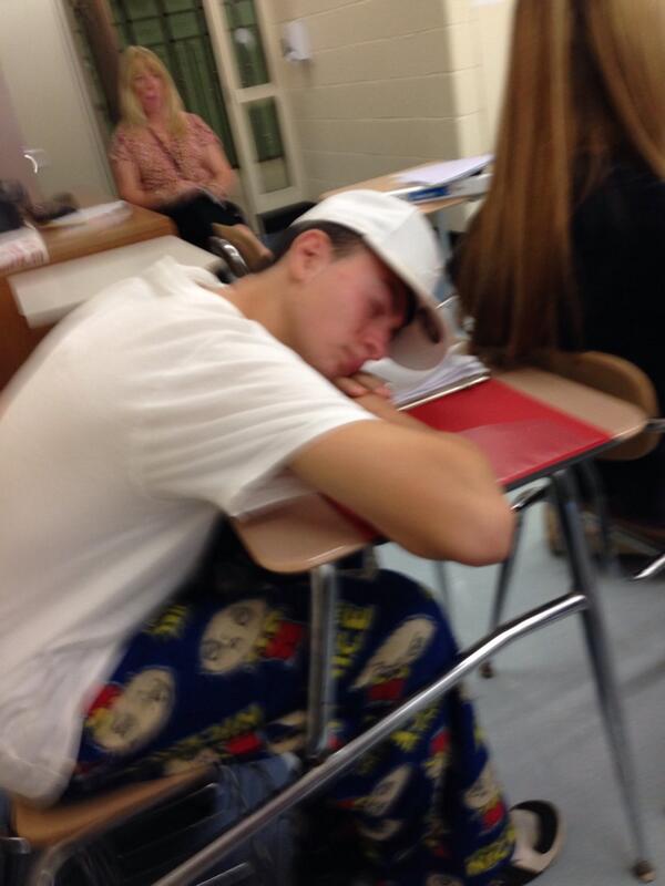 kcaf_91's tweet image. Jwal is out  #toomanynotes @LynchBHS  @JasonWolpow