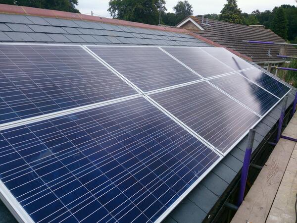 ClaydonSolar's tweet photo. 2kWp system installed today in W.Berkshire using @ReneSola modules &amp; Samil Power inverter #solarpv #greenenergy http://t.co/WpJkoTNgqS
